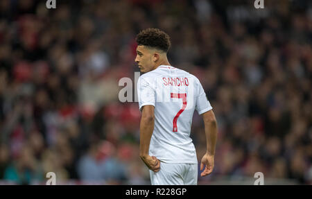 Londra, Regno Unito. 15 Novembre, 2018. Jadon Sancho (Borussia Dortmund) di Inghilterra durante la International amichevole tra Inghilterra e Stati Uniti allo stadio di Wembley a Londra, Inghilterra il 15 novembre 2018. Foto di Andy Rowland. . (La fotografia può essere utilizzata solo per il giornale e/o rivista scopi editoriali. www.football-dataco.com) Credito: Andrew Rowland/Alamy Live News Foto Stock