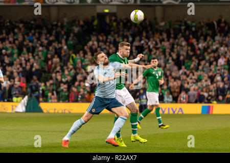 James McClean e Stuart Dallas in azione durante le amichevoli internazionali tra Rep di Irlanda e Irlanda del Nord alla Aviva Stadium. (Punteggio finale 0-0) Foto Stock