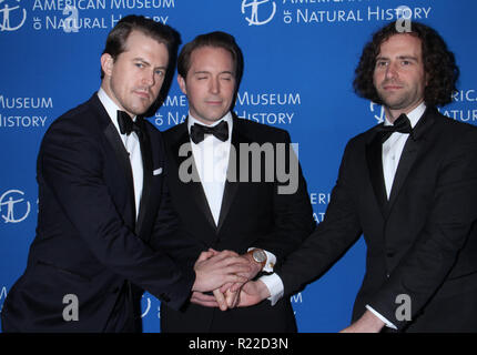 New York, Stati Uniti d'America. Novembre 15, 2018 Alex Moffat, Beck Bennett, Kyle Mooney a frequentare il Museo Americano di Storia Naturale 2018con una speciale performance di Sara Bareilles presso il Museo Americano di Storia Naturale di New York. Novembre 15, 2018 Il credito:RW/MediaPunch Credito: MediaPunch Inc/Alamy Live News Foto Stock