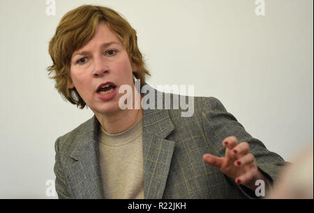 Bremen, Germania. Xvi Nov, 2018. Janneke de Vries, il nuovo direttore del Museo Weserburg, presenta i suoi piani per il museo in occasione di una conferenza stampa. Credito: Carmen Jaspersen/dpa/Alamy Live News Foto Stock