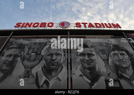 Czech soccer team SK Slavia Praha rinominato la sua casa stadio Eden Arena di Praga Repubblica Ceca, a Sinobo Stadium. Lo stadio sarà chiamato dopo una società cinese, che entrerà prossimamente il club che la struttura della proprietà. Sulla foto si vede lo stadio con il nuovo nome di Praga Repubblica Ceca, il 15 novembre 2018. (CTK foto/Michal Kamaryt) Foto Stock