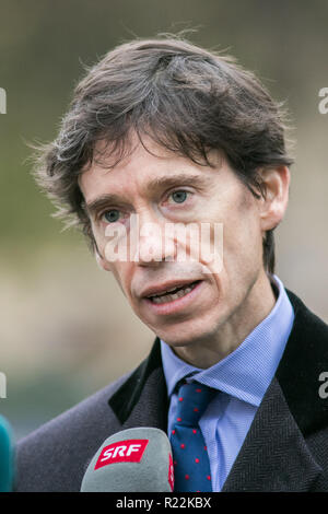 Londra REGNO UNITO. Il 16 novembre 2018. Rory Stewart, ministro di Stato per le carceri, a Westminster è intervistato dai media circa il Brexit Progetto di accordo Credito: amer ghazzal/Alamy Live News Foto Stock