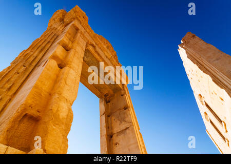 Palmyra, Homs Governatorato, Siria - Maggio 27th, 2009 : ingresso permanente arch del distrutto cella del tempio di Bel. I suoi resti sono stati considerati amo Foto Stock