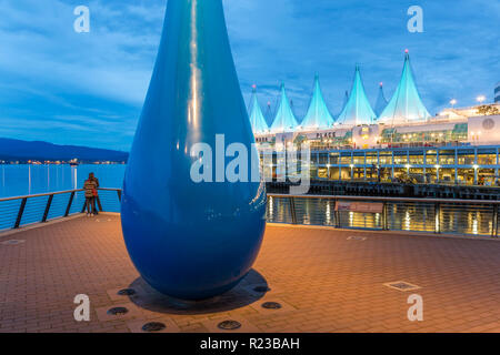 Vancouver, Canada - Settembre 2015: scultura intitolata "La Caduta" Vancouver Convention Center West Vancouver, British Columbia, Canada Foto Stock