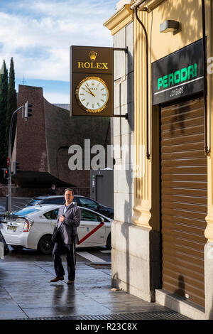 Orologio Rolex al di fuori del negozio jewellars all' angolo di Calle Serrano e Calle Goya nell'area Salamanca di Madrid, Spagna Foto Stock