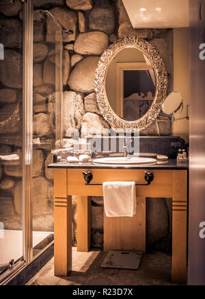 ZAKOPANE, Polonia - 14 settembre 2018: l'interno del rinnovato splendidamente Aries hotel a Zakopane, nel sud della Polonia. Foto Stock