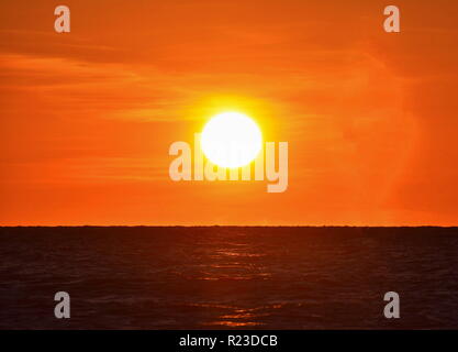 Clearwater, Florida. Ottobre 21,2018 colorato tramonto vicino Molo 60 presso Clearwater Beach Foto Stock