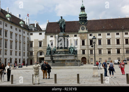 Statua di Franz 1a Palazzo di Hofburg corte di Vienna, Austria Foto Stock