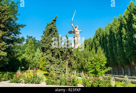 La madrepatria chiamate, una statua colossale su Mamayev Kurgan a Volgograd, Russia Foto Stock