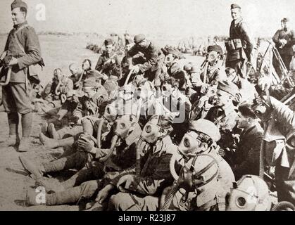 Fotografia di truppe polacche riposo dopo un trapano di gas mentre sono in attesa di entrare in azione. Datata 1939 Foto Stock