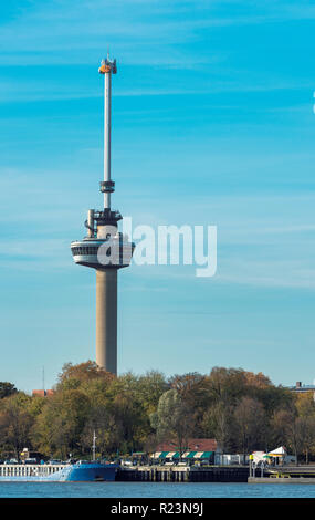 La euromast Tower a Rotterdam, Olanda, la torre è 185 metri di altezza e dispone di un ristorante e di un punto di vista Foto Stock