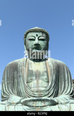 Daibutsu, la grande statua del Buddha a Kotoku-in tempio a Kamakura, nella prefettura di Kanagawa, Giappone Foto Stock