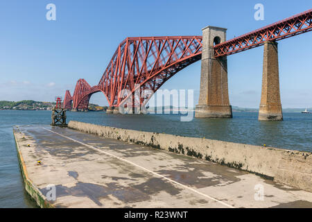 Via Ponte sul Firth of Forth vicino a Queensferry in Scozia Foto Stock