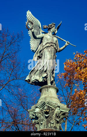Angelo statua nel parco del castello di Charlottenburg Berlino Foto Stock