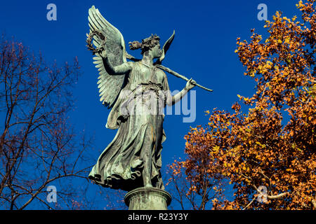 Angelo statua nel parco del castello di Charlottenburg Berlino Foto Stock