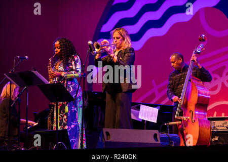 TIA FULLER esegue con INGRID JENSEN presso la 61MONTEREY JAZZ FESTIVAL - Monterey, California Foto Stock