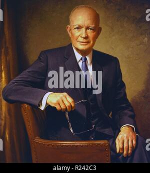 Dwight David Eisenhower (1890-1969) presidente degli Stati Uniti del 1953 fino al 1961. durante la II Guerra Mondiale e servito come comandante supremo delle forze alleate in Europa Foto Stock