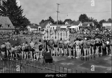 Piscina pubblica, America 1950 Foto Stock