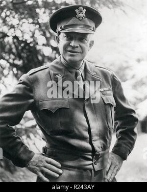 General Dwight D. Eisenhower 1890-1969. Dwight David "" Ike Eisenhower è stato il trentaquattresimo Presidente degli Stati Uniti dal 1953 fino al 1961. Egli era un cinque stelle generale nell'esercito degli Stati Uniti durante la Seconda Guerra Mondiale Foto Stock