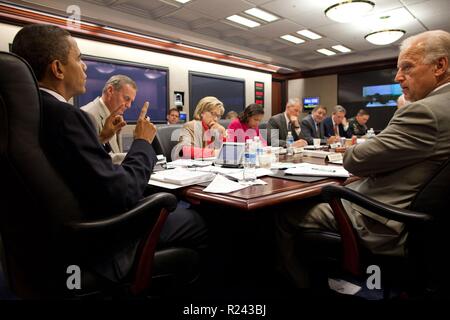 Il presidente Obama, Vicepresidente Biden e Hillary Clinton ad un Afghanistan di riesame della politica della situazione camera presso la Casa Bianca il Ott 9, 2009 Foto Stock