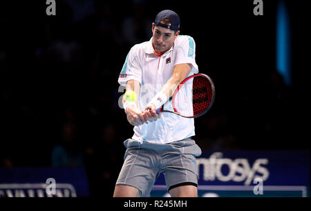 John Isner durante la partita dei singoli uomini durante il sesto giorno delle finali Nitto ATP alla O2 Arena di Londra. PREMERE ASSOCIAZIONE foto. Data foto: Venerdì 16 novembre 2018. Vedi la storia della Pennsylvania tennis Londra. Il credito fotografico deve essere: John Walton/PA Wire. RESTRIZIONI: Solo per uso editoriale, non uso commerciale senza previa autorizzazione. Foto Stock