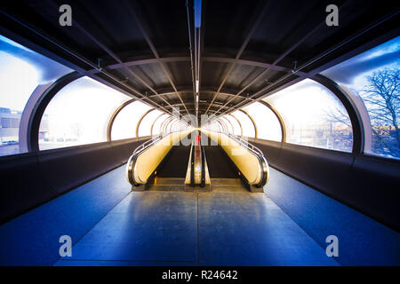 Tapis Roulants tapis roulant tunnel prospettiva dinamica, fiera Messe Düsseldorf Foto Stock