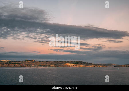 Vista di St. Pauls Bay da Qawra, Malta Foto Stock