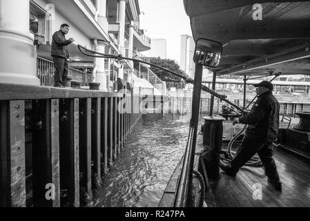 Il Traghetto Star tra l'Isola di Hong Kong e Kowloon, Hong Kong, Cina, Asia Foto Stock