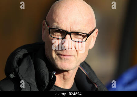 STOKE ON TRENT, Regno Unito. 11 novembre 2018. Port Vale Football Club manager Neil Aspin prima FA Cup 1° Round match tra Port Vale e Sunderland Foto Stock