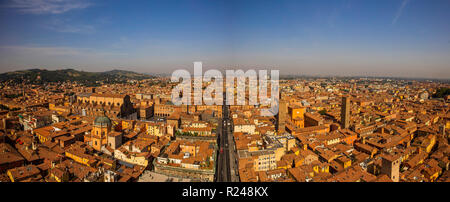 Vista dalla Torre degli Asinelli (Torre degli Asinelli), Bologna, Emilia Romagna, Italia, Europa Foto Stock