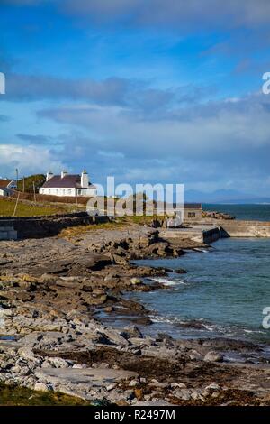 Kilmurvey villaggio e spiaggia, INISH (Fine) Più, Isole Aran, Repubblica di Irlanda, Europa Foto Stock