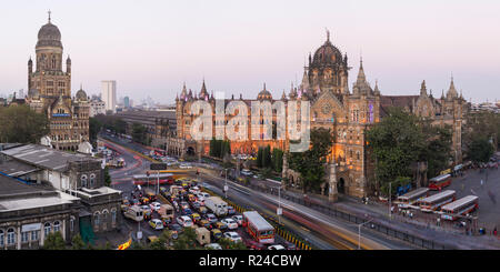 Chhatrapati Shivaji Maharaj capolinea stazione ferroviaria (CSMT), formerly Victoria Terminus, Sito Patrimonio Mondiale dell'UNESCO, Mumbai, Maharashtra, India, Asia Foto Stock