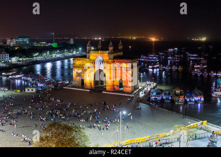 Il Gateway of India, il monumento a ricordo dello sbarco di Re Giorgio V e la regina Mary nel 1911, Mumbai, Maharashtra, India, Asia Foto Stock