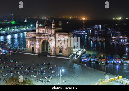 Il Gateway of India, il monumento a ricordo dello sbarco di Re Giorgio V e la regina Mary nel 1911, Mumbai, Maharashtra, India, Asia Foto Stock