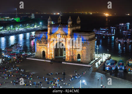 Il Gateway of India, il monumento a ricordo dello sbarco di Re Giorgio V e la regina Mary nel 1911, Mumbai, Maharashtra, India, Asia Foto Stock