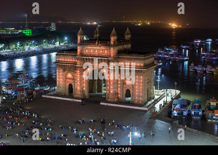 Il Gateway of India, il monumento a ricordo dello sbarco di Re Giorgio V e la regina Mary nel 1911, Mumbai, Maharashtra, India, Asia Foto Stock