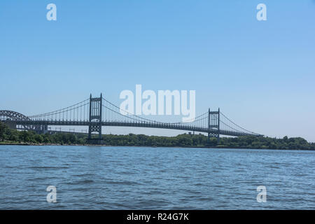 RFK Triborough Bridge oltre l'East River, NYC Foto Stock