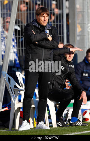 Braunschweig, Germania. Xvi Nov, 2018. Calcio: Test match, Eintracht Braunschweig - 1.FC Magdeburg in Eintracht Stadium. Magdeburg coach Michael Oenning. Credito: Joachim Sielski/dpa/Alamy Live News Foto Stock