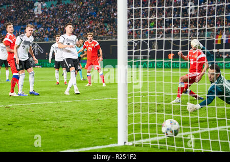 Leipzig, Germania. 15 Nov 2018. Niklas SUELE, DFB 15 shoot obiettivo per 2-0 GERMANIA - RUSSIA Importante: DFB regolamenti vietano qualsiasi uso di fotografie come sequenze di immagini e/o quasi-video. Il calcio amichevole, test, stagione 2018/2019, 15 novembre 2018 Leipzig, Germania. Credito: Peter Schatz/Alamy Live News Foto Stock