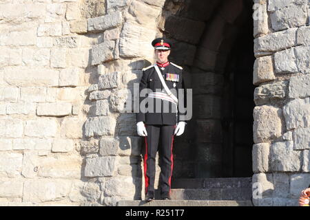 Netflixs corona, Caernarfon Castle Wales, Regno Unito. Venerdì 16 novembre 2018. Le riprese oggi avviato in Caernarfon Castle di Netflixs corona, impostare nel 1969 essa l' investitura del principe Charles, Credito:Mike Clarke/Alamy Live News Foto Stock