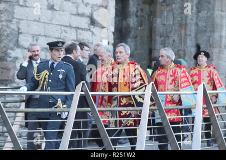 Netflixs corona, Caernarfon Castle Wales, Regno Unito. Venerdì 16 novembre 2018. Le riprese oggi avviato in Caernarfon Castle di Netflixs corona, impostare nel 1969 essa l' investitura del principe Charles, Credito:Mike Clarke/Alamy Live News Foto Stock