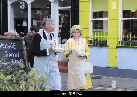 Netflixs corona, Caernarfon Castle Wales, Regno Unito. Venerdì 16 novembre 2018. Le riprese oggi avviato in Caernarfon Castle di Netflixs corona, impostare nel 1969 essa l' investitura del principe Charles, Credito:Mike Clarke/Alamy Live News Foto Stock