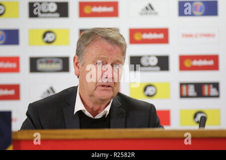 Cardiff, Regno Unito. Il 16 novembre 2018, l'UEFA Nazioni League match Galles v Danimarca al Cardiff City Stadium, post partita intervista. Åge Fridtjof Hareide è un Norvegese football manager fin dal 2015 la gestione del Danish National football team. Foto Stock