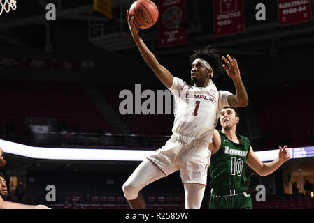 Philadelphia, Pennsylvania, USA. Xvi Nov, 2018. Tempio di gufi guard QUINTON ROSE (1) va in per un colpo durante il gioco del basket che viene riprodotto al Liacouras Center di Philadelphia. Credito: Ken Inness/ZUMA filo/Alamy Live News Foto Stock