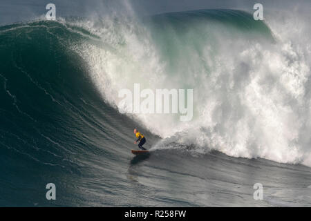 Natxo Gonzalez surf a Nazaré sfida del WSL Foto Stock