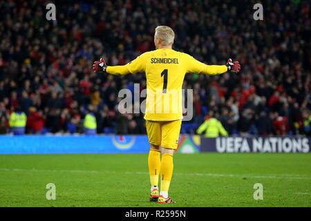 Il 16 novembre 2018, l'UEFA Nazioni League match Galles v Danimarca al Cardiff City Stadium. Kasper Peter Schmeichel è danese un calciatore professionista che suona come un portiere di Premier League club Leicester City e la Danimarca la squadra nazionale, egli solleva le braccia in trionfo alla fine del gioco. News utilizzare solo. Credito: www.garethjohn.uk/Alamy Live News Foto Stock