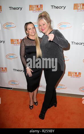 Beverly Hills, Ca. Xvi Nov, 2018. Melissa Joan Hart, Caroline Rhea, al Lupus la 16th Annual Hollywood Bag Ladies pranzo presso il Beverly Hilton hotel di Beverly Hills, la California il 16 novembre 2018. Credito: Faye Sadou/media/punzone Alamy Live News Foto Stock