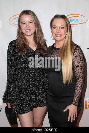 Novembre 16, 2018 - Beverly Hills, CA, Stati Uniti - 16 Novembre 2018- Beverly Hills, Taylor Spreitler, Melissa Joan Hart, Lupus la 16th Annual Hollywood Bag Ladies Pranzo, svoltasi presso il Beverly Hilton Hotel. Photo credit: Faye Sadou/AdMedia (credito Immagine: © Faye Sadou/AdMedia via ZUMA filo) Foto Stock