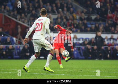 Il 16 novembre 2018, l'UEFA Nazioni League match Galles v Danimarca al Cardiff City Stadium. Connor Roberts di Swansea City e il Galles in azione. News utilizzare solo. Credito: www.garethjohn.uk/Alamy Live News Foto Stock