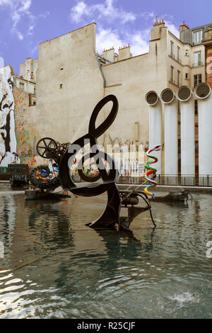 Parigi, Francia - il Nov 8, 2012: Sculture spruzzare acqua, che rappresentano le opere del compositore Igor Stravinsky Foto Stock